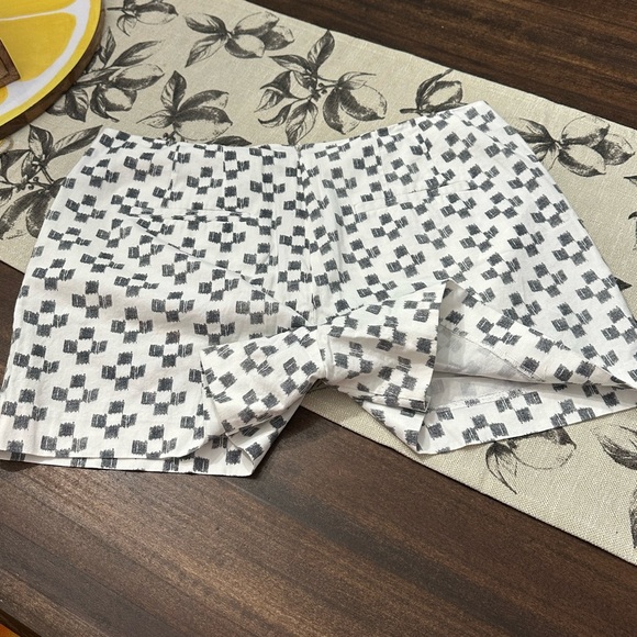 Madewell Black and White Shorts with Geometric Pattern - Picture 5 of 8